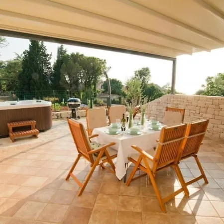 Villa Bobo's Place With Jacuzzi Umago