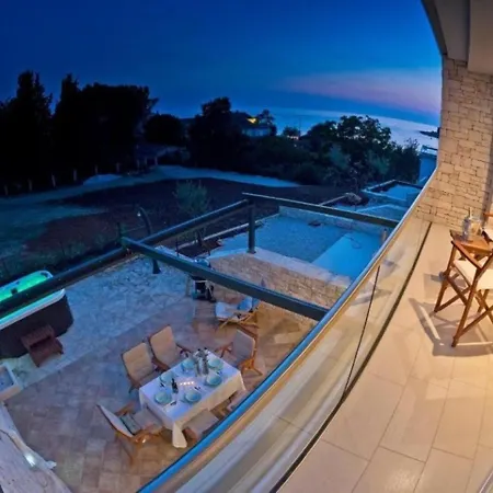 Bobo's Place With Jacuzzi Villa *