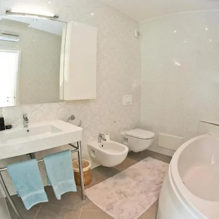 Villa Bobo's Place With Jacuzzi