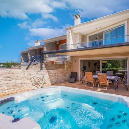 Bobo's Place With Jacuzzi Villa Umago