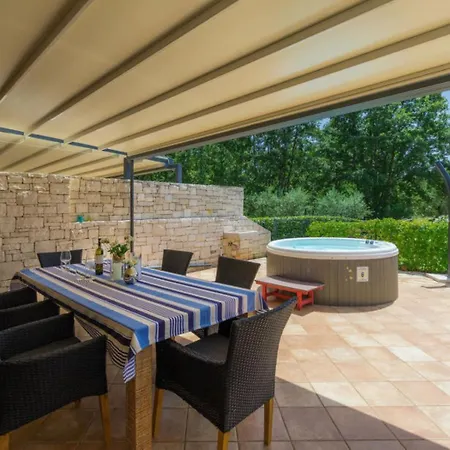 Villa Bobo's Place With Jacuzzi Umag